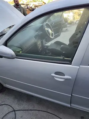 Foto de LUNA DELANTERA IZQUIERDA VOLKSWAGEN GOLF IV BERLINA (1J1)(10.1997) 1.9 TDI (131 CV / 96 KW) referencia 1J4845201G