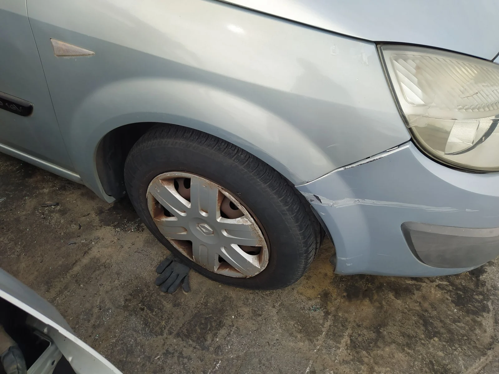 Foto de LLANTA RENAULT SCENIC II (JM) 1.6 16V (113 CV / 83 KW) referencia 8200026031