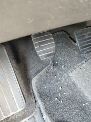 Foto de PEDAL EMBRAGUE RENAULT LAGUNA II (BG0) 1.9 dCi Diesel CAT (101 CV / 74 KW)