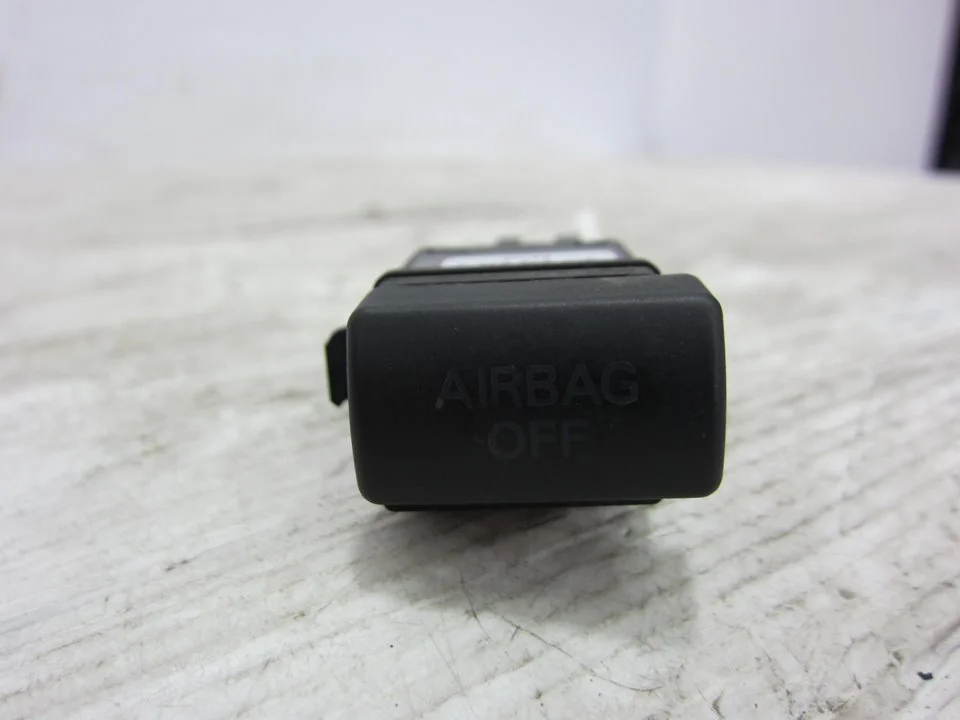 Foto de INTERRUPTOR SEAT IBIZA (6L1) 1.4 16V (86 CV / 63 KW) referencia 6L1919235A
