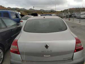 Foto de GUARNECIDO PORTON TRASERO RENAULT MEGANE II CLASSIC BERLINA 1.6 16V (112 CV / 82 KW)