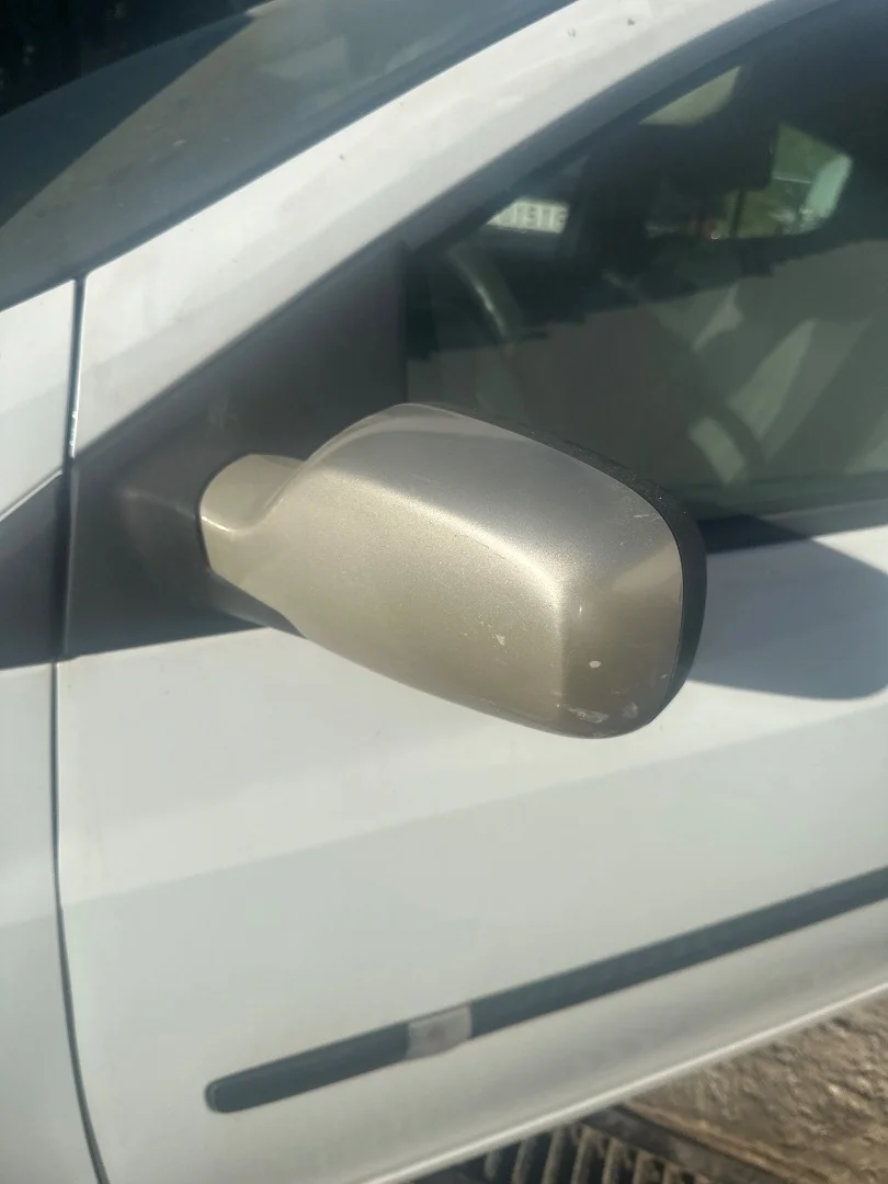 Foto de RETROVISOR IZQUIERDO RENAULT CLIO III 1.5 dCi Diesel (68 CV / 50 KW) referencia 7701071870