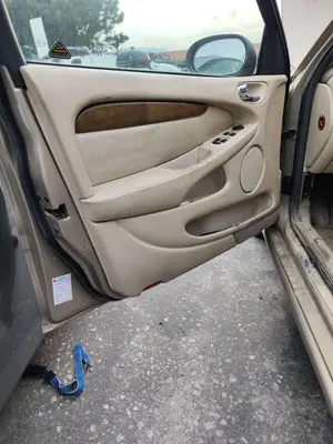 Foto de GUARNECIDO PUERTA DELANTERA IZQUIERDA JAGUAR X-TYPE 2.1 V6 24V CAT (156 CV / 115 KW) referencia C2S 13496