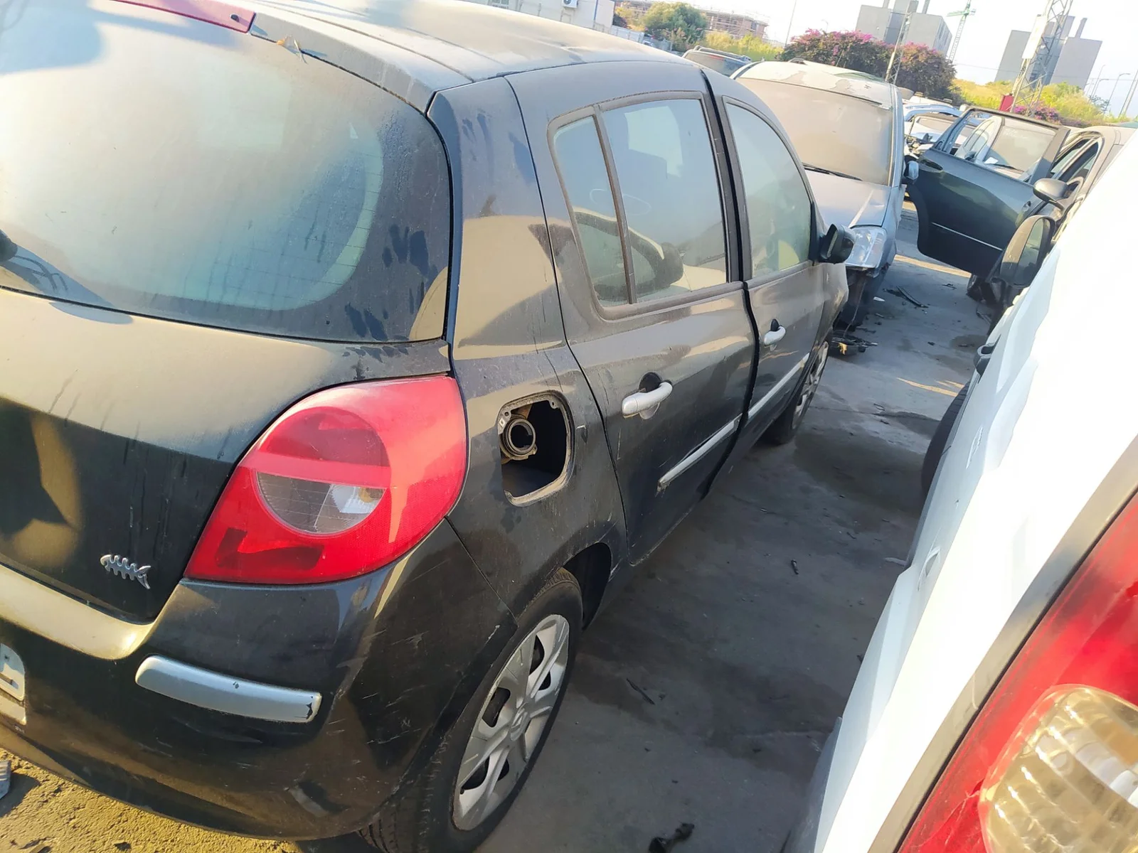 Foto de PILOTO TRASERO DERECHO RENAULT CLIO III 1.5 dCi Diesel (68 CV / 50 KW) referencia 8200459960