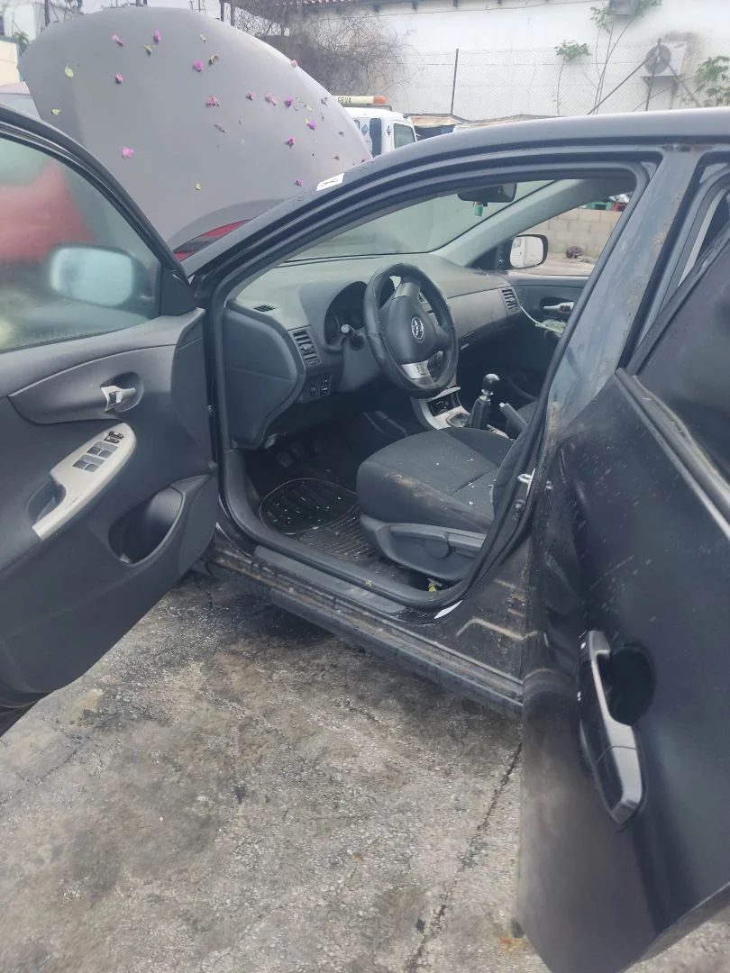 Foto de GOMAS CONTORNO PUERTA TOYOTA COROLLA (E15) 1.4 Turbodiesel CAT (90 CV / 66 KW)