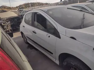 Foto de PUERTA DELANTERA DERECHA PEUGEOT 308 1.6 16V HDi (90 CV / 66 KW) referencia 9004Z4
