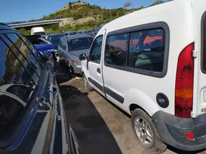 Foto de PUENTE TRASERO RENAULT KANGOO I (F/KC0) 1.5 dCi Diesel (68 CV / 50 KW)