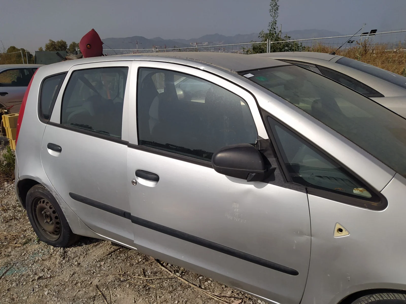 Foto de LUNA DELANTERA DERECHA MITSUBISHI COLT CZ3 BERL. 5 (Z30A) 1.1 CAT (75 CV / 55 KW) referencia MR959286