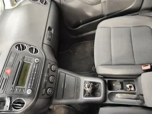 Foto de CONSOLA CENTRAL VOLKSWAGEN GOLF PLUS V (5M1) 1.9 TDI (105 CV / 77 KW)