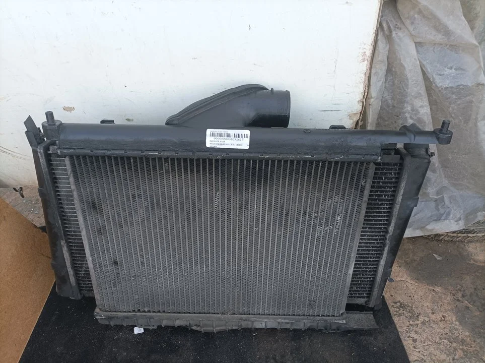 Foto de RADIADOR AGUA VOLVO V40 FAMILIAR 1.9 Diesel CAT (116 CV / 85 KW) referencia 8601969