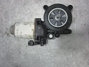 Foto de MOTOR ELEVALUNAS DELANTERO DERECHO SEAT IBIZA (6K1) 1.4  (60 CV / 44 KW) referencia 60270520