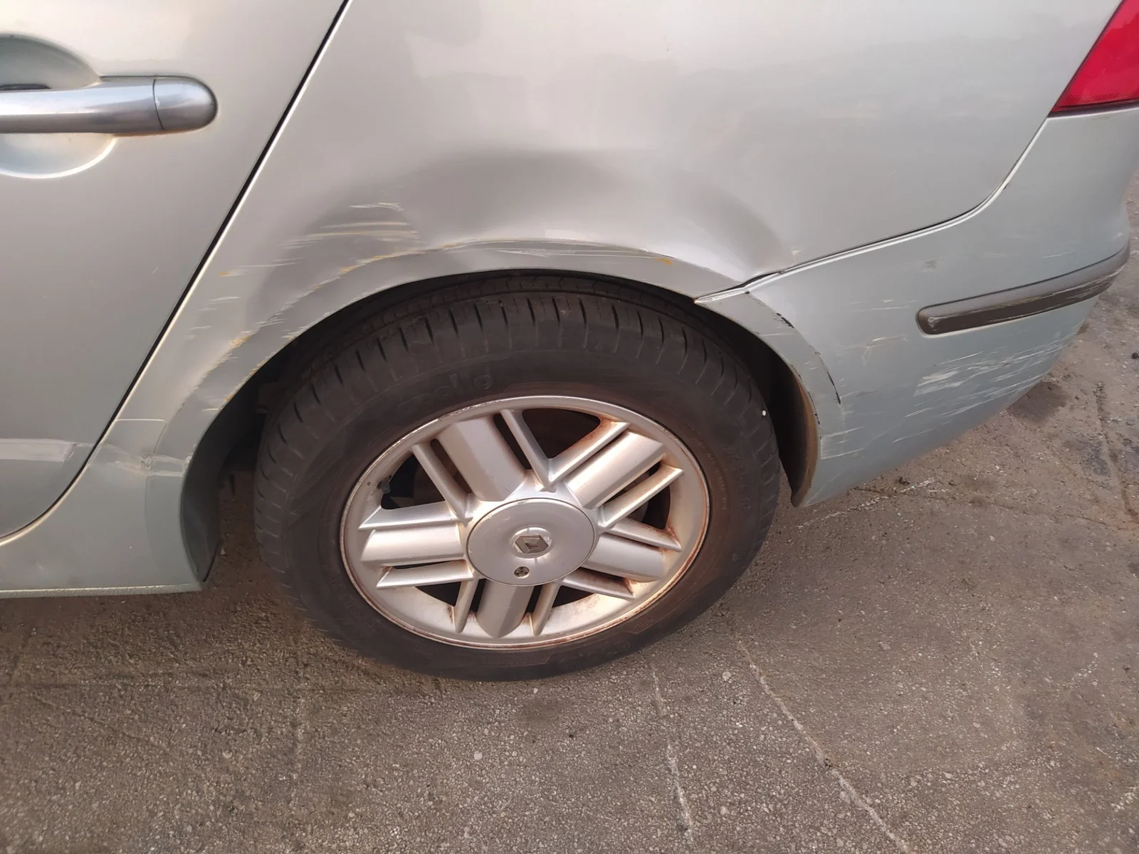 Foto de BIELETA ESTABILIZADORA TRASERA IZQUIERDA RENAULT LAGUNA II (BG0) 2.2 dCi Turbodiesel (150 CV / 110 KW) referencia 7701207170