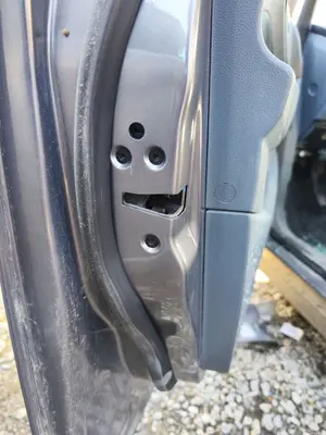 Foto de CERRADURA PUERTA DELANTERA IZQUIERDA FORD C-MAX (CB7) 1.6 TDCi CAT (116 CV / 85 KW) referencia 2049023