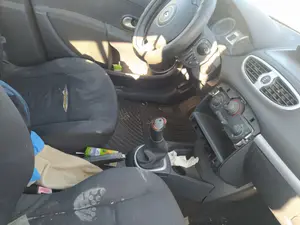Foto de ENGANCHE CINTURON DELANTERO DERECHO RENAULT CLIO III 1.5 dCi Diesel CAT (86 CV / 63 KW)