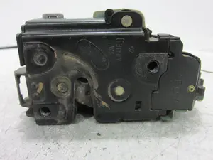 Foto de CERRADURA PUERTA LATERAL IZQUIERDA SKODA OCTAVIA COMBI (1U5) 1.9 TDI (101 CV / 74 KW)