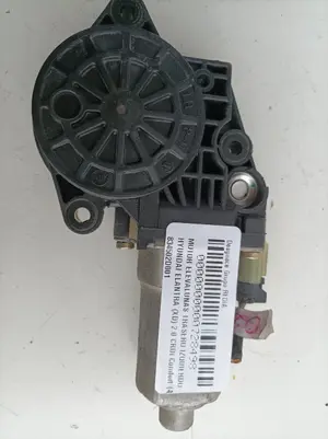 Foto de MOTOR ELEVALUNAS TRASERO IZQUIERDO HYUNDAI ELANTRA (XD) 2.0 CRDi CAT (112 CV / 82 KW) referencia 834502D001