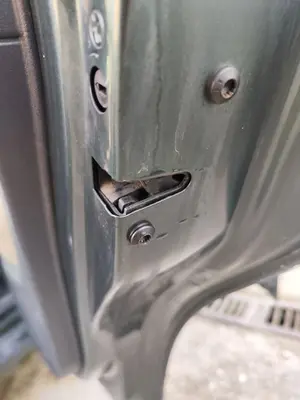 Foto de CERRADURA PUERTA TRASERA DERECHA SEAT IBIZA (6L1) 1.9 TDI (101 CV / 74 KW) referencia 3B4839015AN