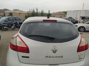 Foto de CERRADURA MALETERO / PORTON RENAULT MEGANE III BERLINA 5P 1.5 dCi Diesel CAT (86 CV / 63 KW) referencia 905039428R
