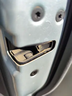 Foto de CERRADURA PUERTA DELANTERA DERECHA LAND ROVER DISCOVERY 2.7 Td V6 CAT (190 CV / 140 KW) referencia LR091524