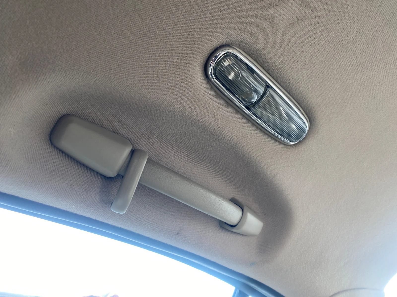 Foto de ASIDERO TECHO TRASERO IZQUIERDO JAGUAR S-TYPE (03.1999) 3.0 V6 24V CAT (238 CV / 175 KW) referencia XR8 18540 FKZ