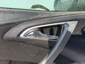 Foto de MANETA INTERIOR DELANTERA DERECHA OPEL ASTRA J BERLINA 5P 1.7 16V CDTI (110 CV / 81 KW)
