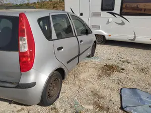 Foto de REFUERZO PARAGOLPES TRASERO MITSUBISHI COLT CZ3 BERL. 5 (Z30A) 1.1 CAT (75 CV / 55 KW)