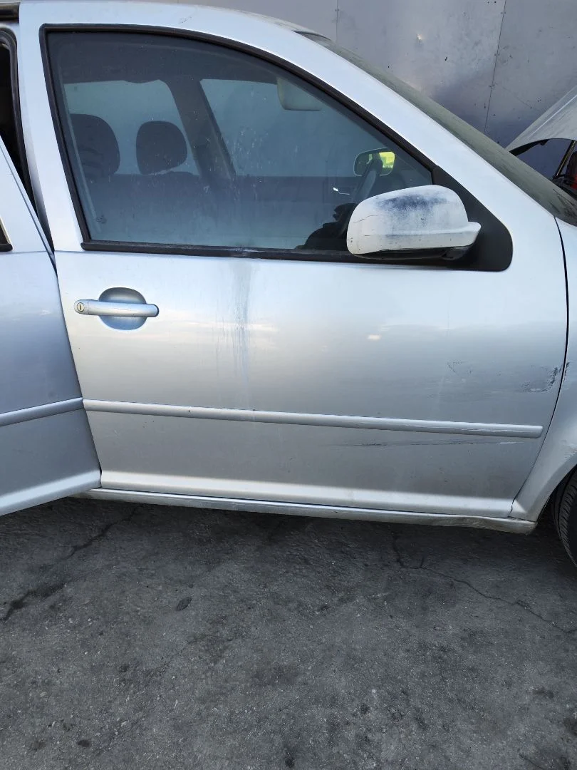 Foto de PUERTA DELANTERA DERECHA VOLKSWAGEN GOLF IV BERLINA (1J1)(10.1997) 1.9 TDI (131 CV / 96 KW) referencia 1J4831056H
