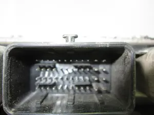 Foto de CENTRALITA MOTOR UCE CITROEN BERLINGO referencia 9647423380 foto 3