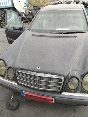 Foto de CAPO MERCEDES-BENZ CLASE E (BM 210) BERLINA referencia A210880035728 foto 3