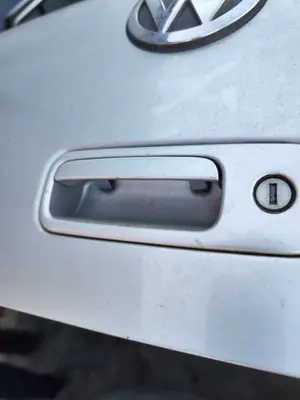 Foto de MANETA EXTERIOR MALETERO / PORTON VOLKSWAGEN GOLF IV BERLINA (1J1)(10.1997) 1.9 TDI (131 CV / 96 KW)