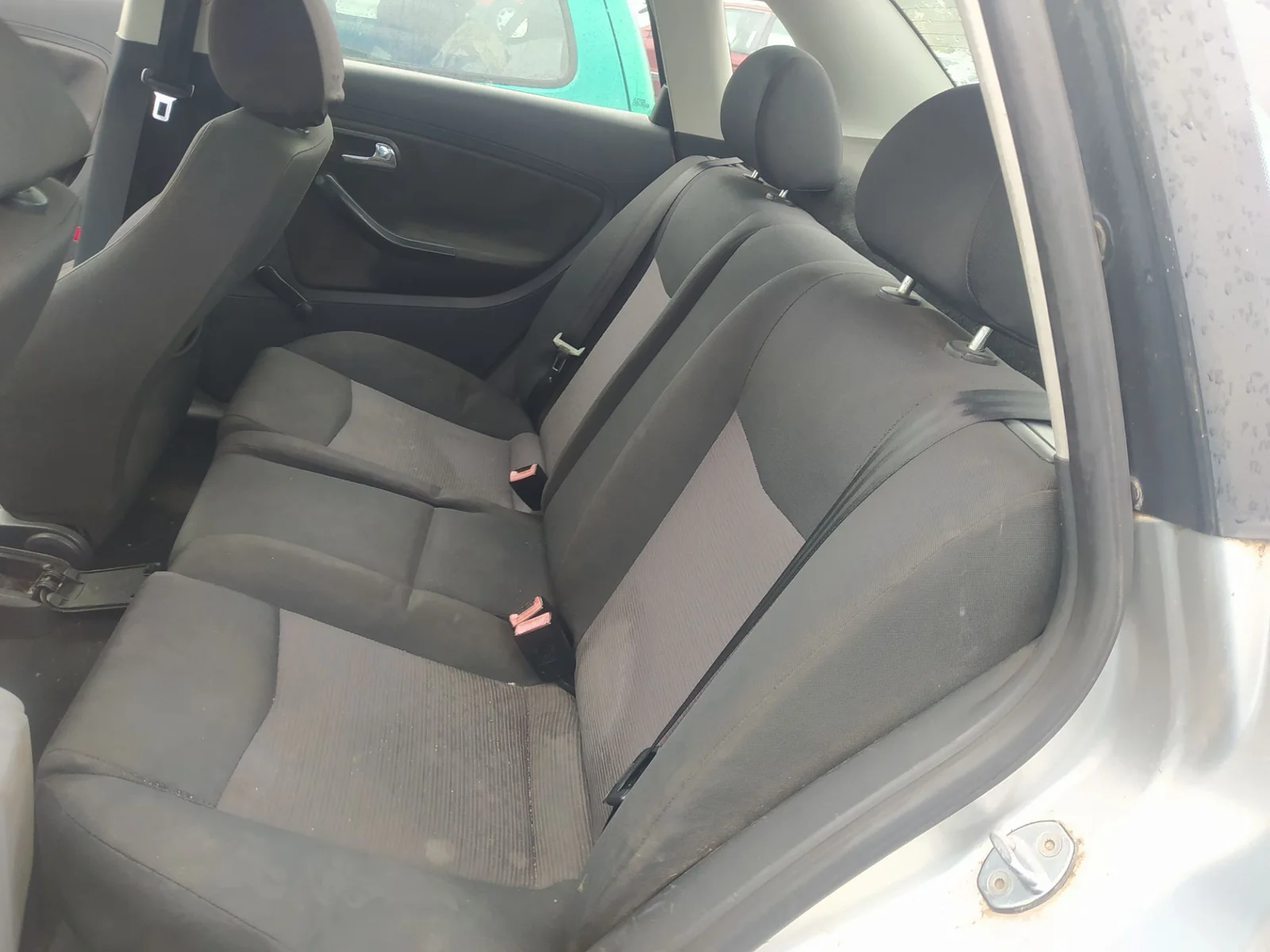 Foto de ENGANCHE CINTURON TRASERO IZQUIERDO SEAT CORDOBA BERLINA (6L2) 1.4 16V (101 CV / 74 KW)