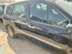 Foto de PUERTA DELANTERA DERECHA RENAULT SCENIC II (JM) 1.5 dCi Diesel (106 CV / 78 KW) referencia 7751477220
