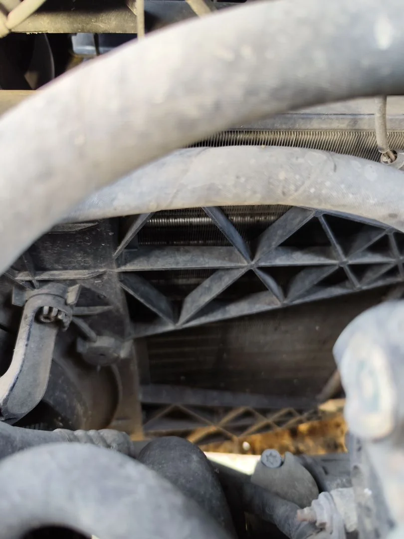 Foto de CONDENSADOR / RADIADOR AIRE ACONDICIONADO VOLKSWAGEN POLO IV (9N3) 1.9 TDI (101 CV / 74 KW)