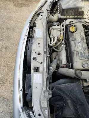 Foto de PANEL FRONTAL OPEL ASTRA G BERLINA 1.7 16V DTI CAT (Y 17 DT / LR6) (75 CV / 55 KW)