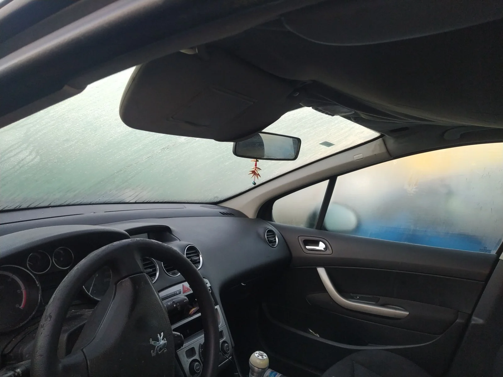 Foto de ASIDERO TECHO DELANTERO DERECHO PEUGEOT 308 1.6 16V HDi (90 CV / 66 KW) referencia 9128Z9