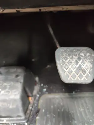 Foto de PEDAL EMBRAGUE LAND ROVER FREELANDER (LN) 2.0 Td4 CAT (109 CV / 80 KW)