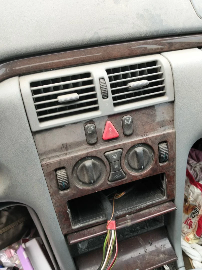 Foto de MANDO CALEFACCION / AIRE ACONDICIONADO MERCEDES-BENZ CLASE E (BM 210) BERLINA 2.9 Turbodiesel CAT (129 CV / 95 KW) referencia A2108303185