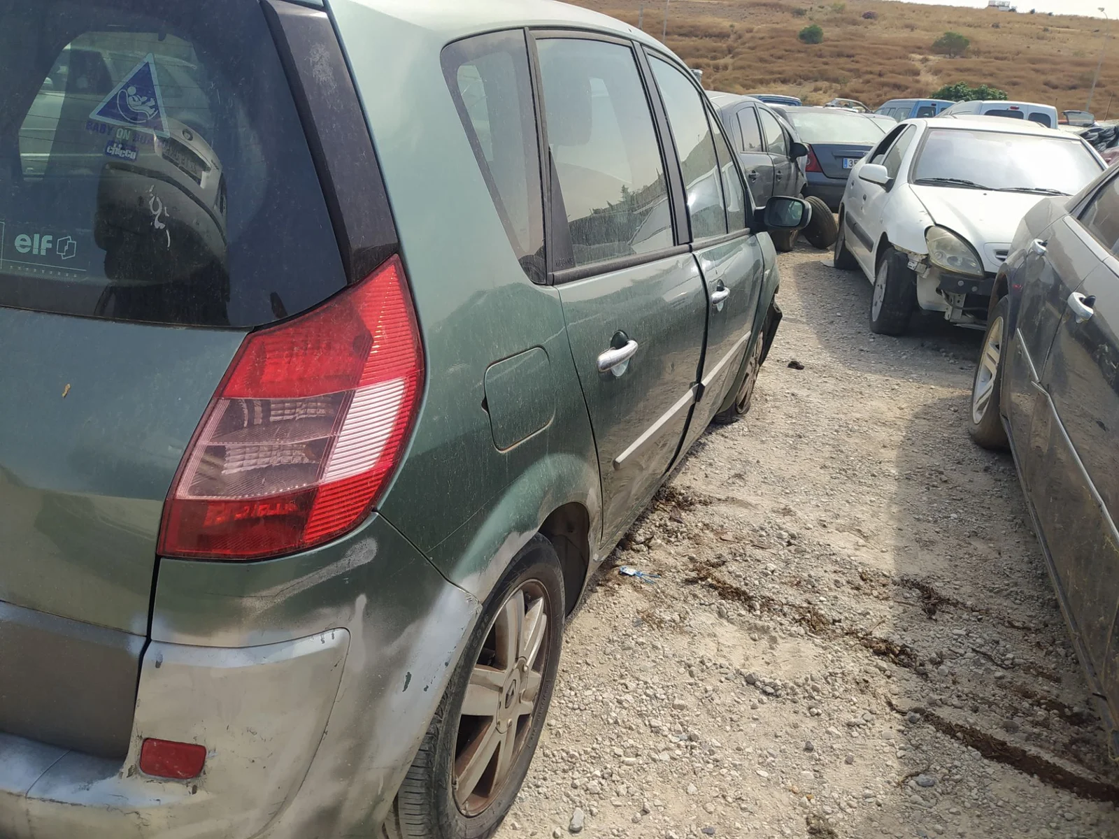 Foto de REFUERZO PARAGOLPES TRASERO RENAULT SCENIC II (JM) 1.5 dCi Diesel (101 CV / 74 KW)