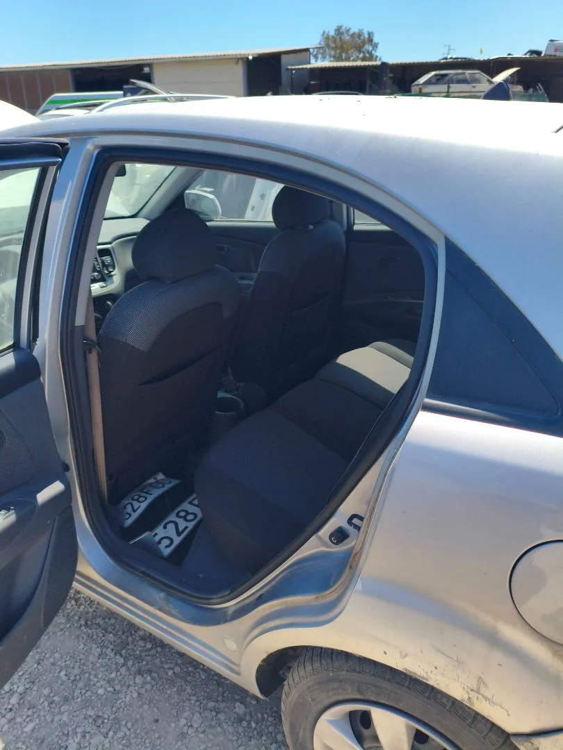 Foto de GOMAS CONTORNO PUERTA KIA RIO (JB) 1.5 CRDi (110 CV / 81 KW) referencia 863721G001