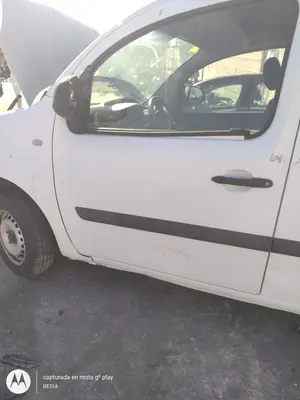 Foto de PUERTA DELANTERA IZQUIERDA RENAULT KANGOO II (F/KW0) 1.5 dCi Diesel FAP (90 CV / 66 KW) referencia 801010229R