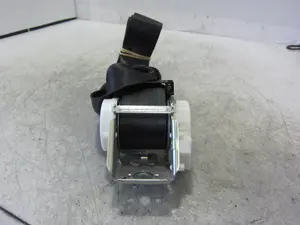 Foto de CINTURON SEGURIDAD TRASERO IZQUIERDO FORD FOCUS SPORTBREAK (CB8) 1.6 TDCi CAT (95 CV / 70 KW) referencia 340747772C