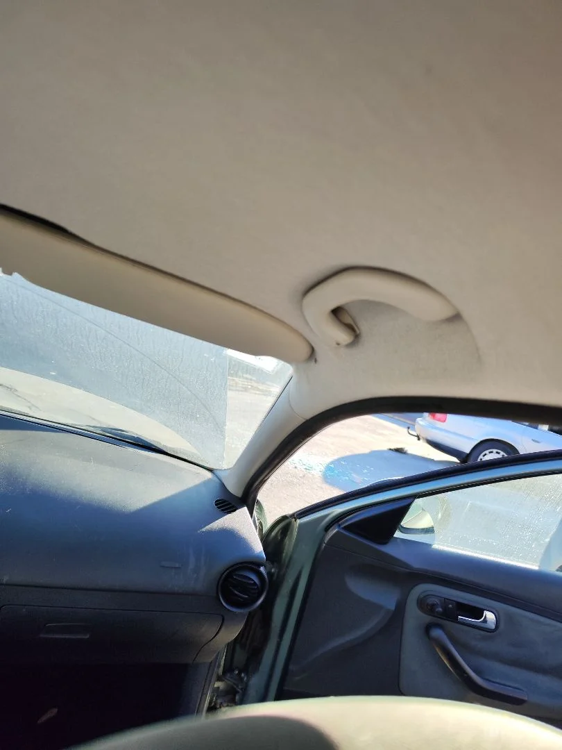 Foto de ASIDERO TECHO DELANTERO DERECHO SEAT CORDOBA BERLINA (6L2) 1.4 16V (75 CV / 55 KW) referencia 6L0857607F FKZ