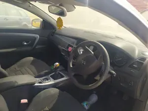 Foto de PALANCA CAMBIO RENAULT LAGUNA III COUPE 2.0 dCi Diesel FAP (150 CV / 110 KW)