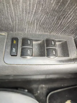 Foto de MANDO ELEVALUNAS DELANTERO IZQUIERDO AUDI A6 BERLINA (4B2) 2.4 V6 30V (165 CV / 121 KW)