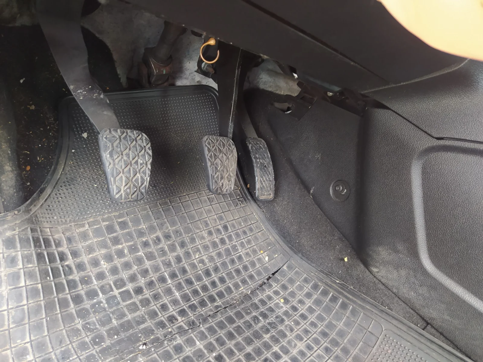 Foto de PEDAL EMBRAGUE FORD B-MAX (CB2) 1.5 TDCi CAT (95 CV / 70 KW)