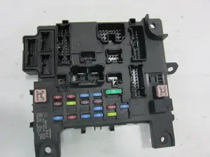 Foto de CAJA RELES / FUSIBLES MITSUBISHI ASX (GA0W) 1.6 CAT (117 CV / 86 KW) referencia 10R057749