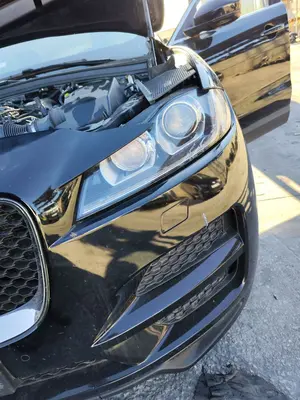 Foto de FARO IZQUIERDO JAGUAR F-PACE 3.0 V6 Diesel CAT (301 CV / 221 KW) referencia GX6313W030EH