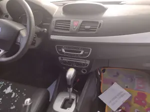 Foto de SISTEMA AUDIO / RADIO CD RENAULT MEGANE III BERLINA 5P 2.0 16V (140 CV / 103 KW)