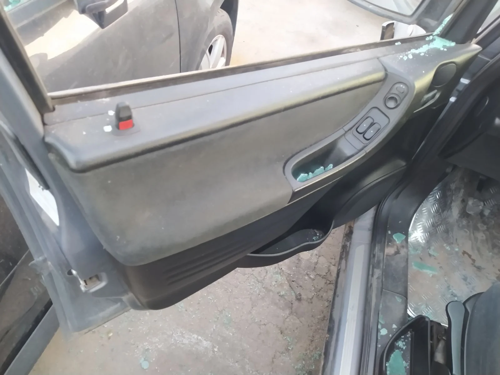 Foto de RETENEDOR PUERTA OPEL ZAFIRA A 2.0 DTI (101 CV / 74 KW) referencia 24434088