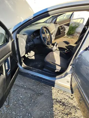 Foto de GOMAS CONTORNO PUERTA OPEL VECTRA C BERLINA 1.9 CDTI (120 CV / 88 KW)